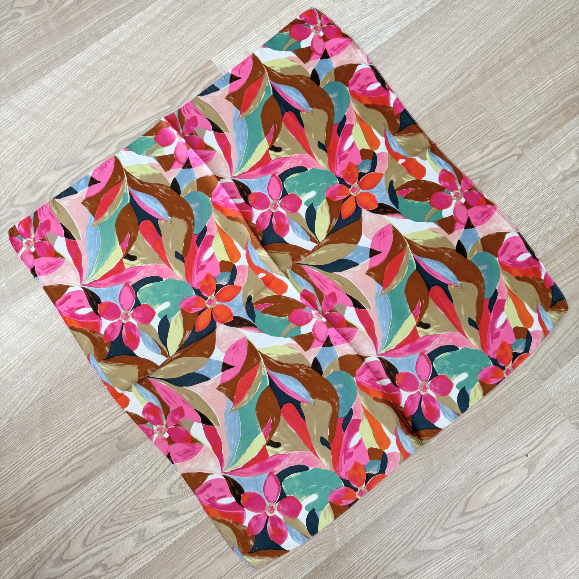 Renkli İpek Saten Fular (70*70cm)
