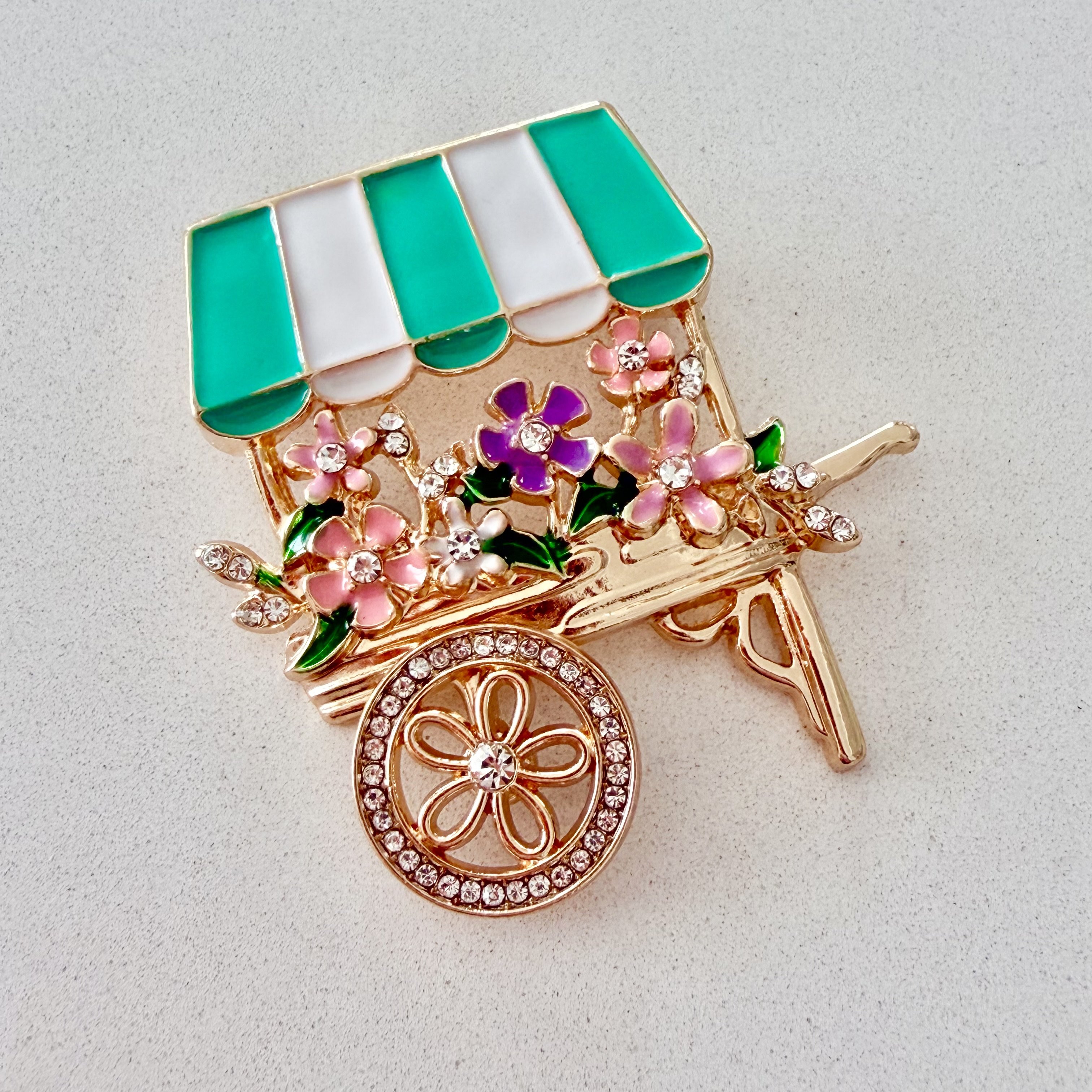 Yeşil Renkli Çiçek Standı Broş