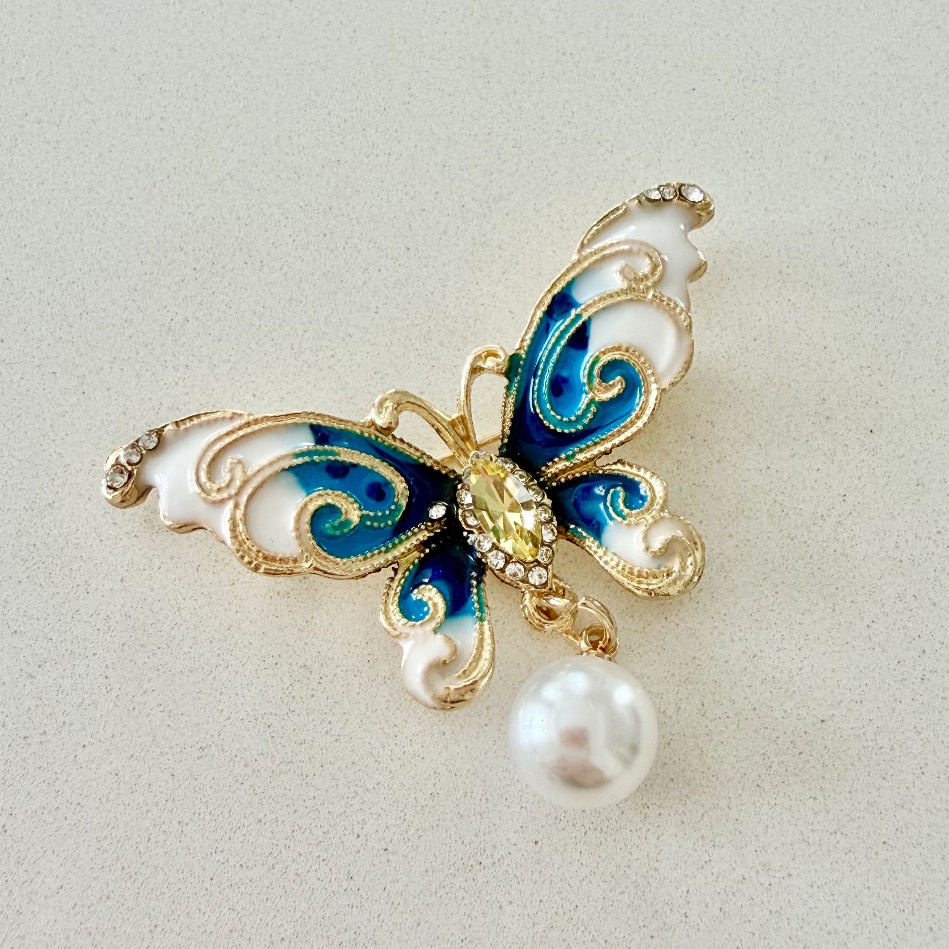 İnci Detaylı Mineli Kelebek Broş