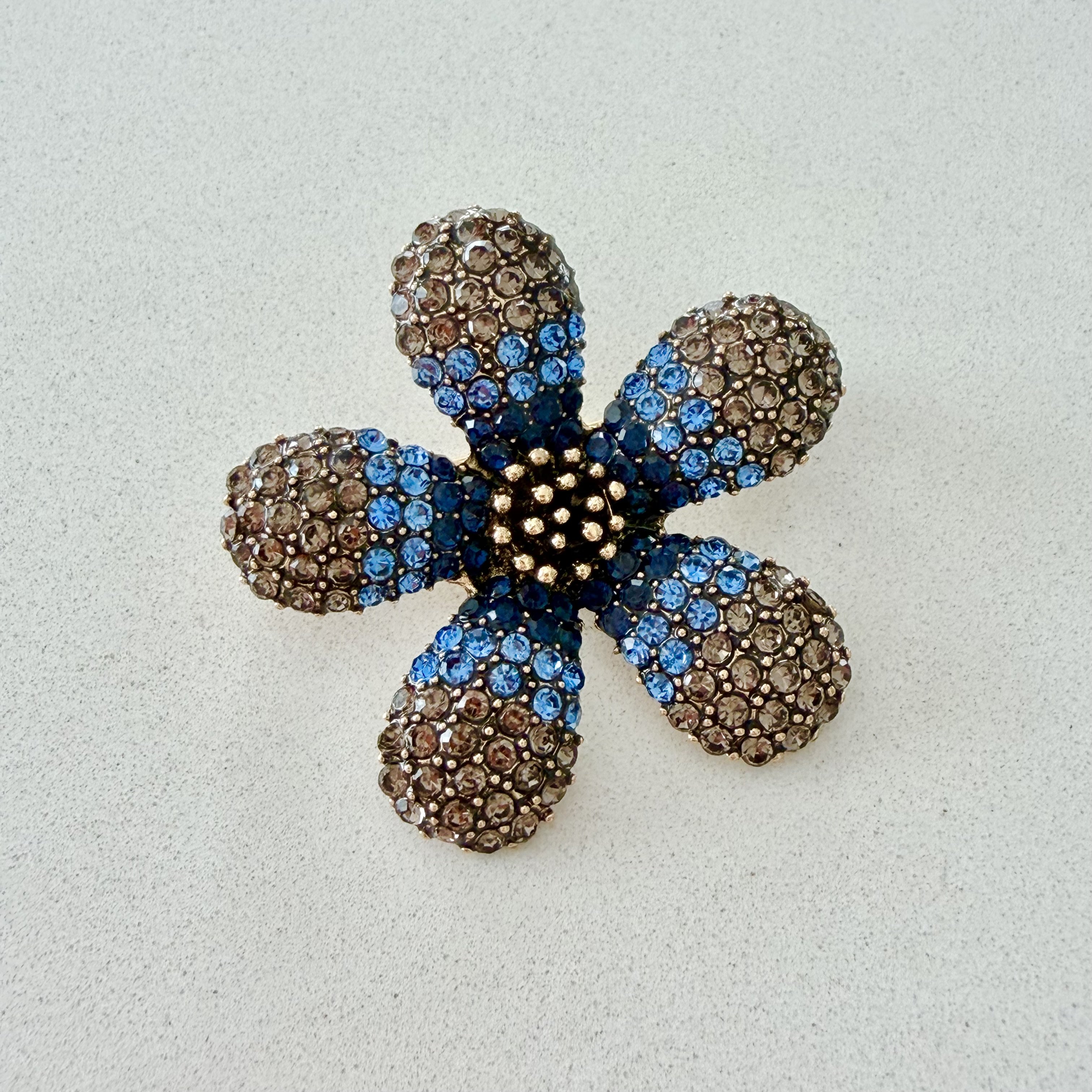 Mavi Gri Taşlı Çiçek Broş