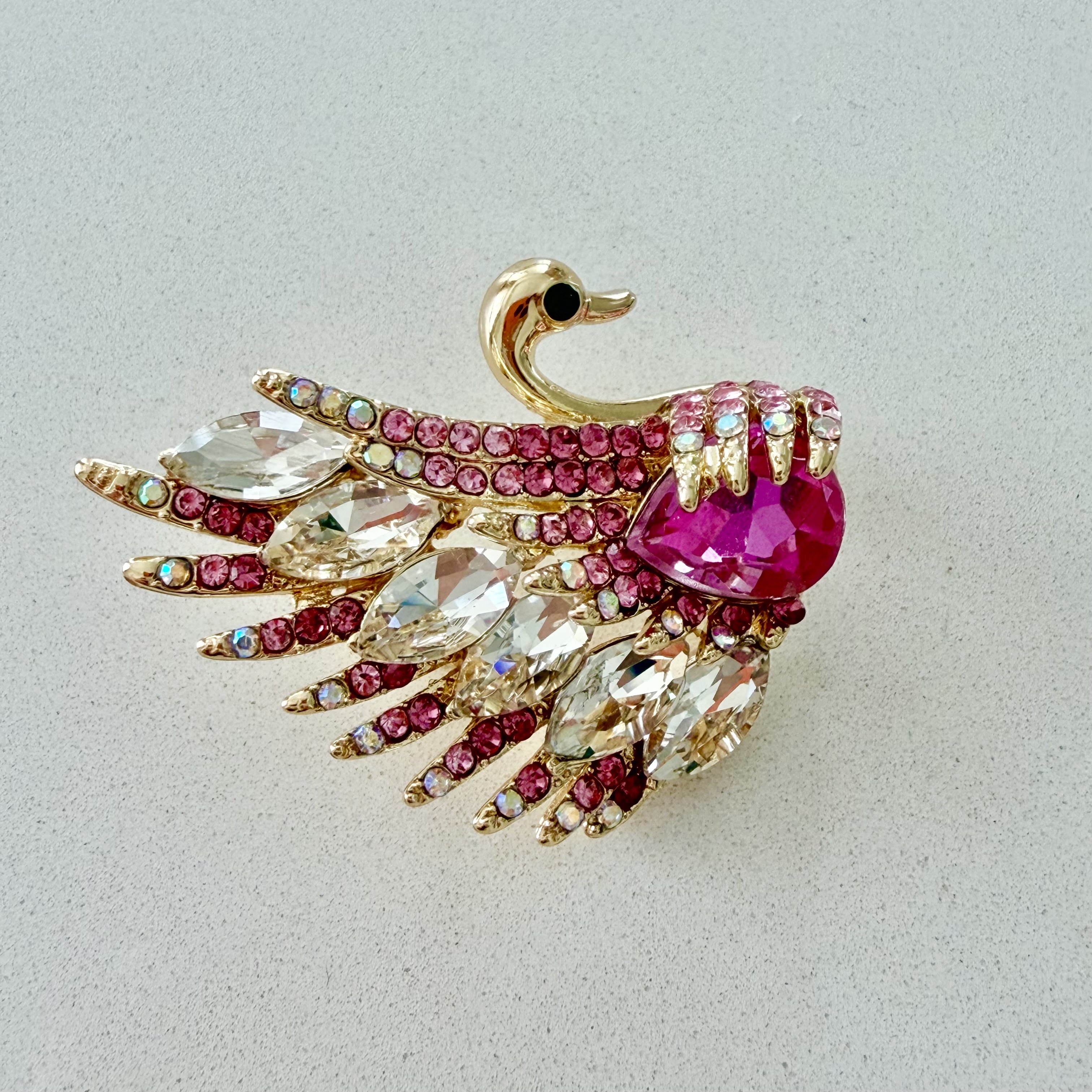 Pembe Taşlı Kuğu Broş