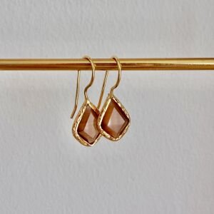 Altın Kaplama Küçük Boy Üçgen Form Kedigözü Taşlı Küpe