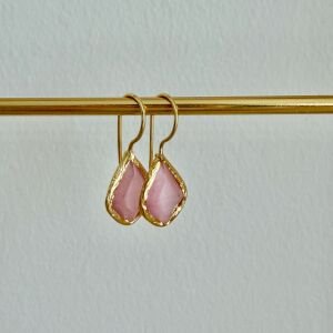 Altın Kaplama Küçük Boy Üçgen Form Kedigözü Taşlı Küpe