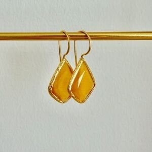 Altın Kaplama Üçgen Form Kedi Gözü Taşlı Küpe