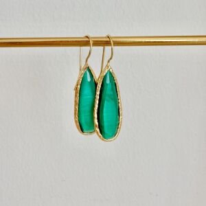 Altın Kaplama Uzun Formda Damla Kedigözü Taşlı Küpe