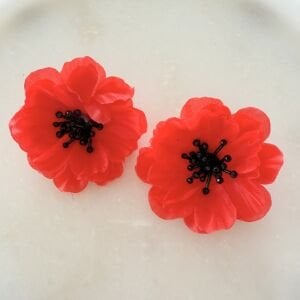 Marka Model Boncuk Detaylı Kırmızı Çiçek Küpe