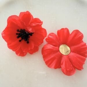 Marka Model Boncuk Detaylı Kırmızı Çiçek Küpe