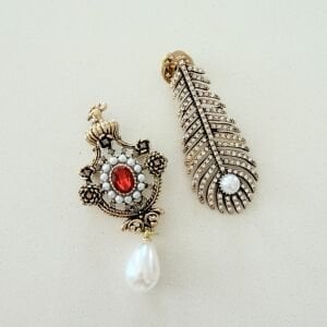 İnci Detaylı Tüy ve Motif Detaylı Vintage Broş