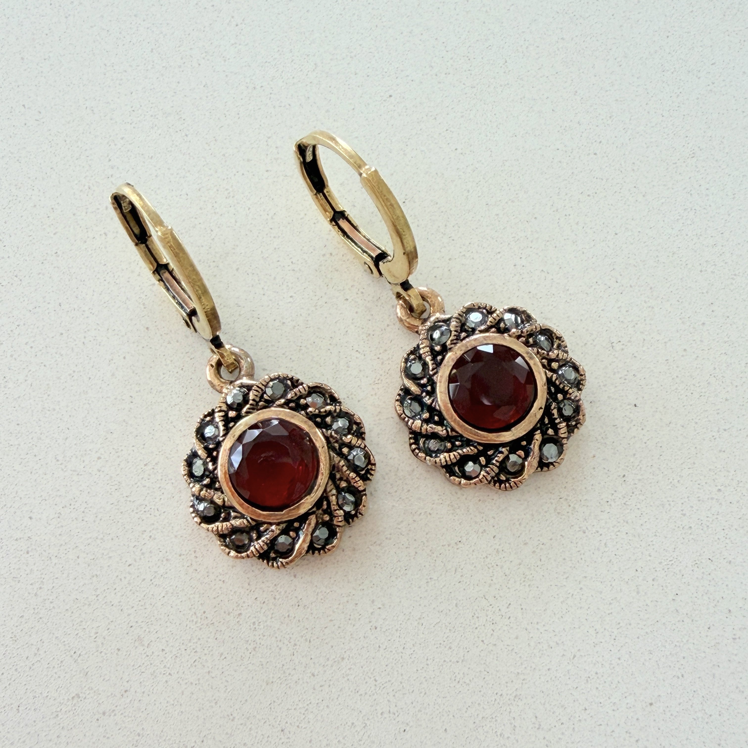 Bordo Taşlı Vintage Küpe