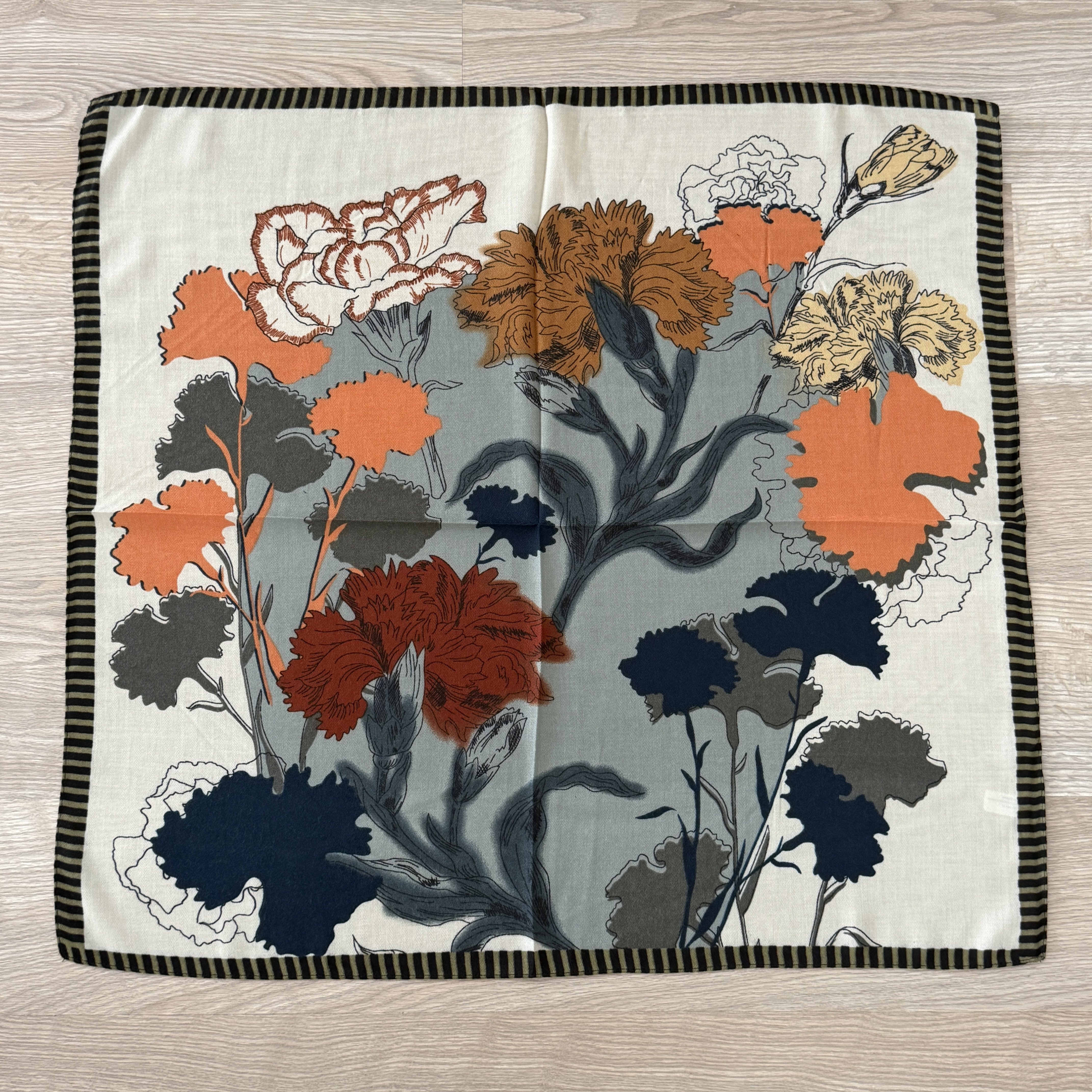 Karanfil Desenli Pamuklu Şal 70*70cm