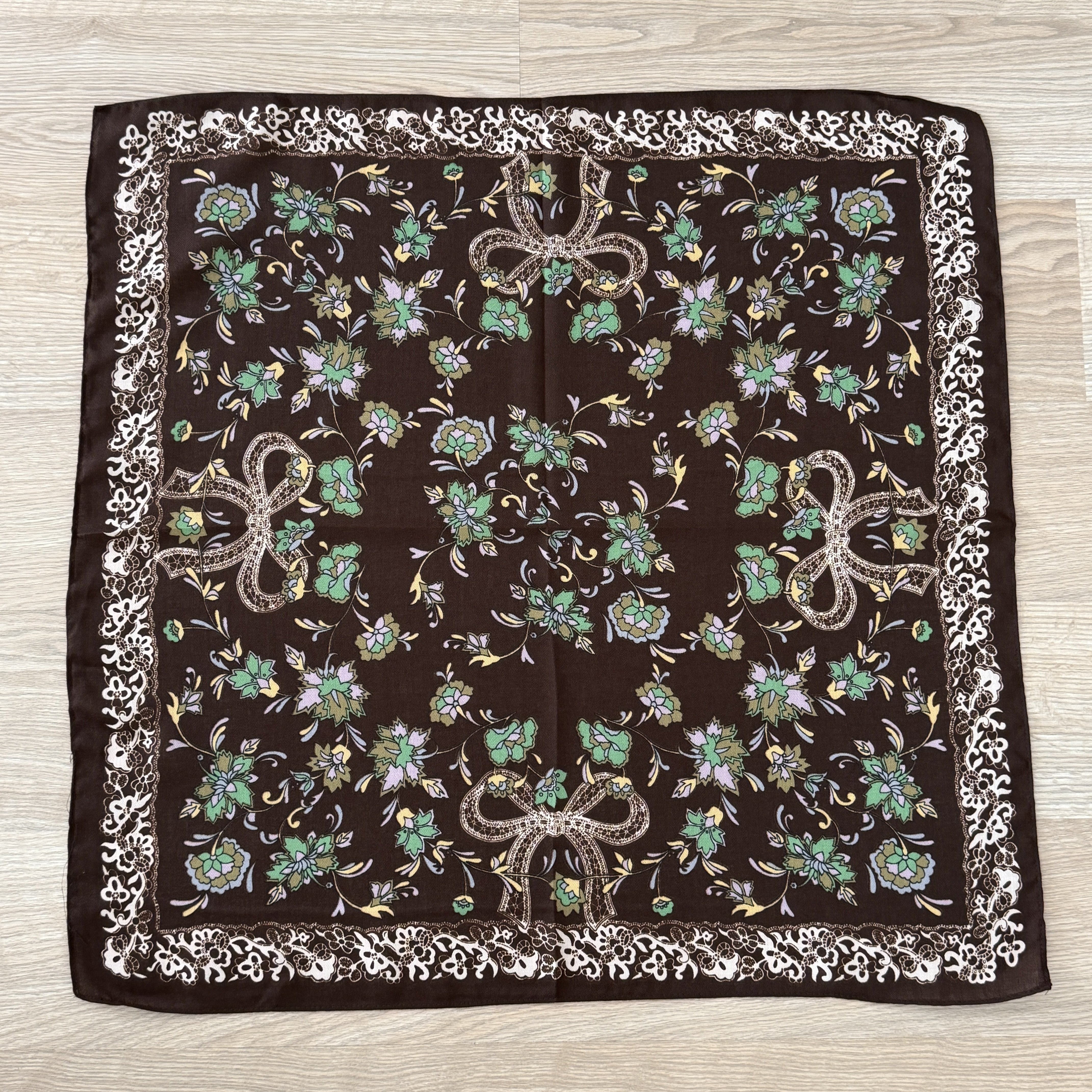 Kahverengi Yeşil Çiçekli Pamuklu Şal 70*70cm