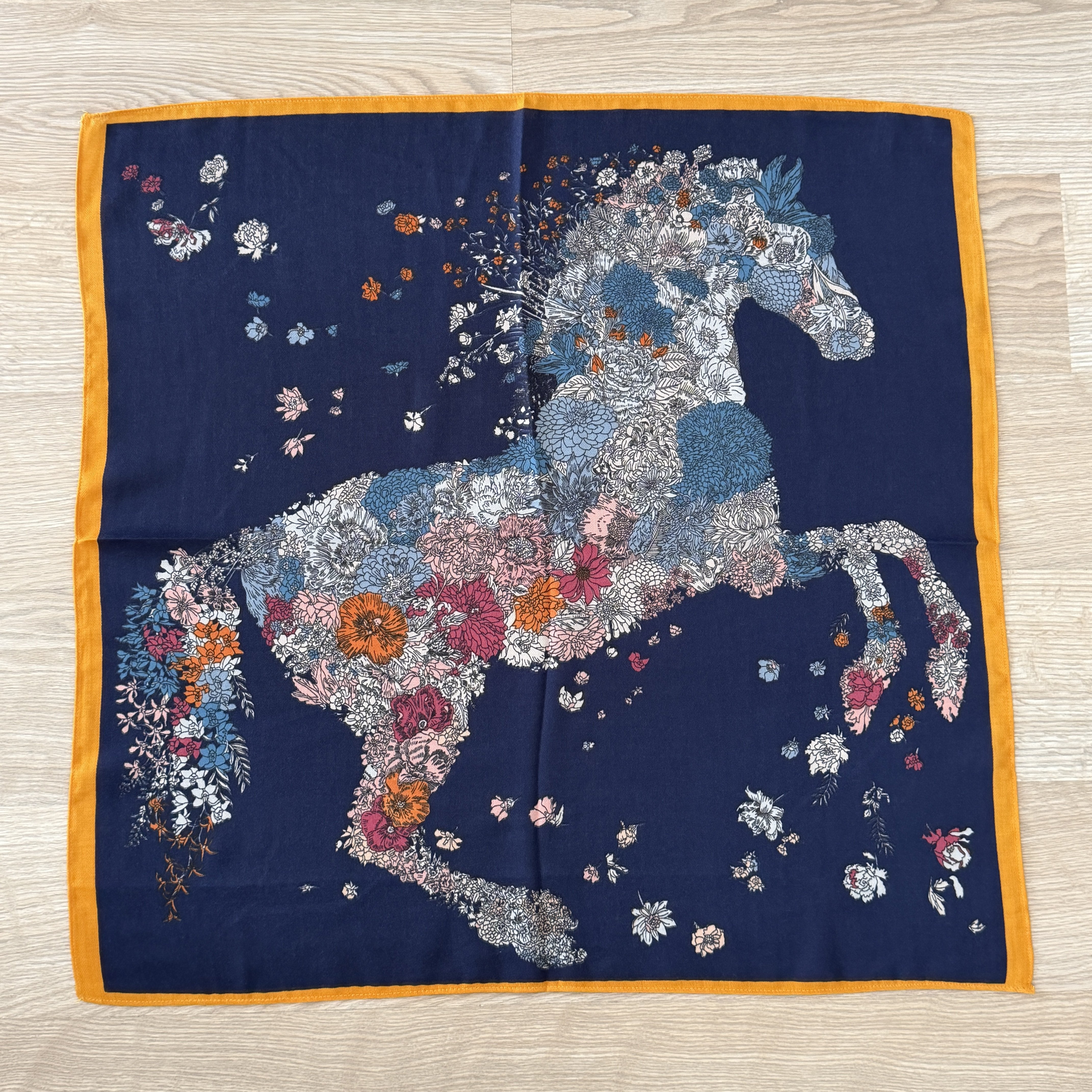 Renkli Çiçekli Lacivert Pamuklu Şal 70*70cm