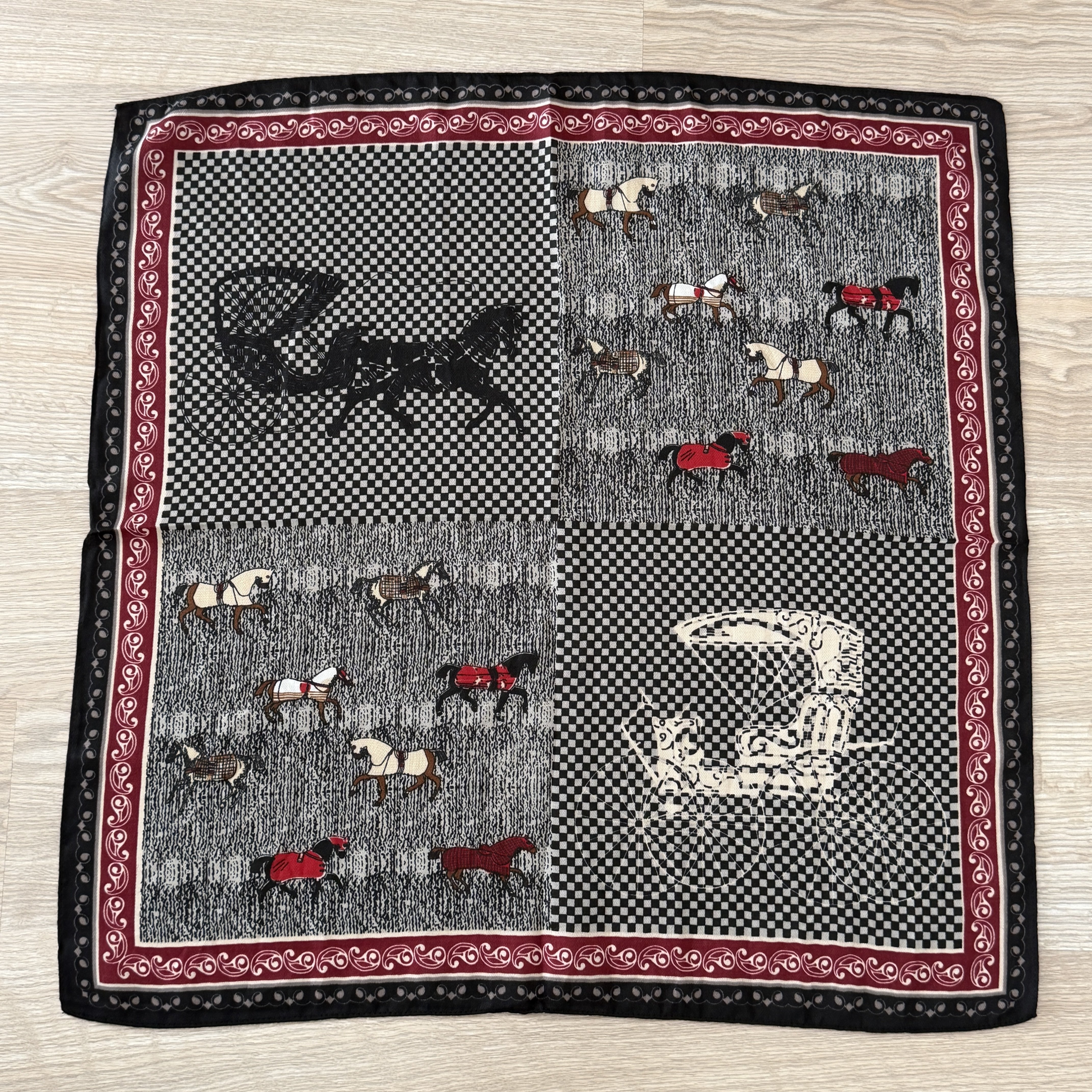 Kırmızı Siyah At Figürlü Pamuklu Şal 70*70cm