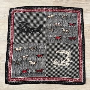 Kırmızı Siyah At Figürlü Pamuklu Şal 70*70cm
