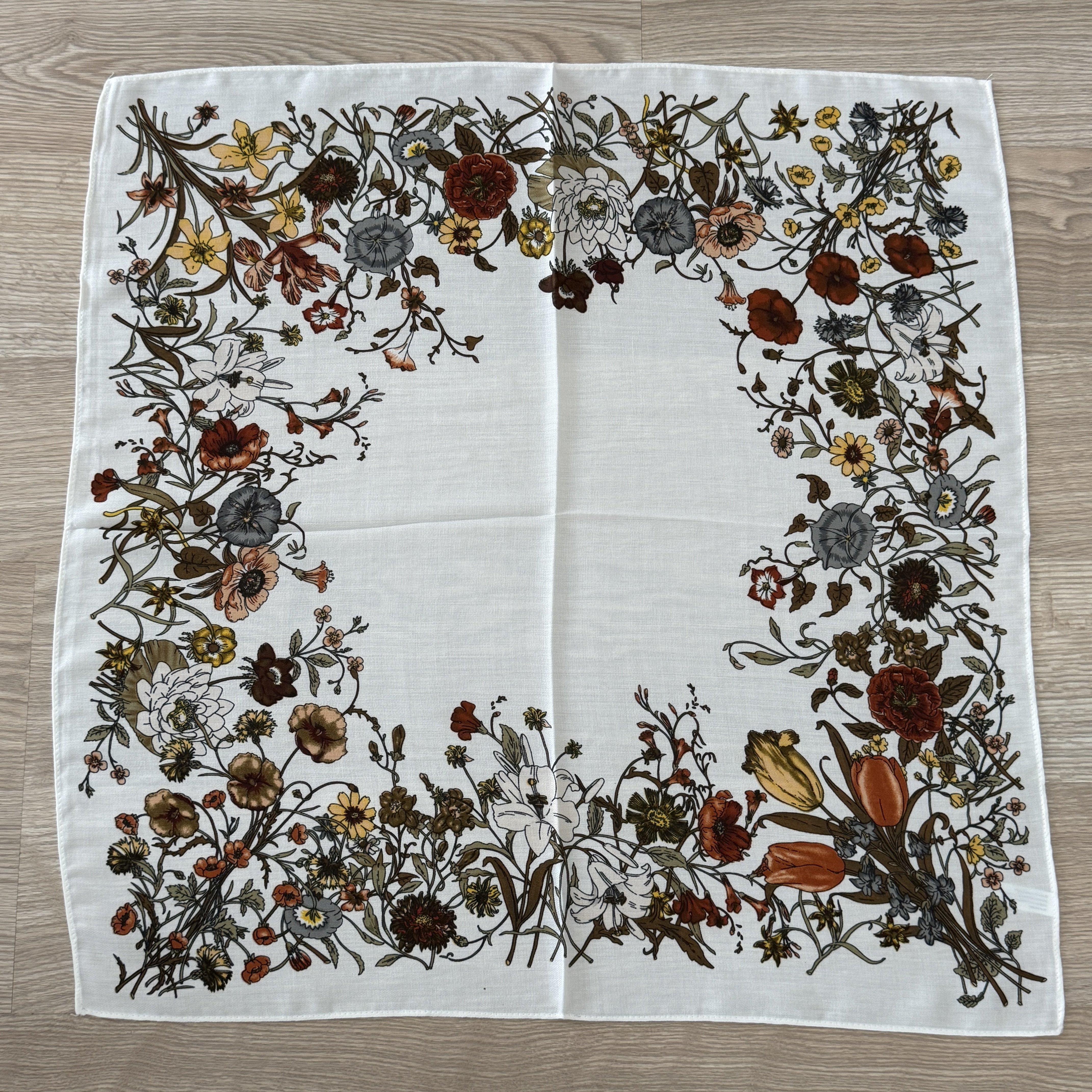 Beyaz Çiçek Desenli Pamuklu Şal 70*70cmye
