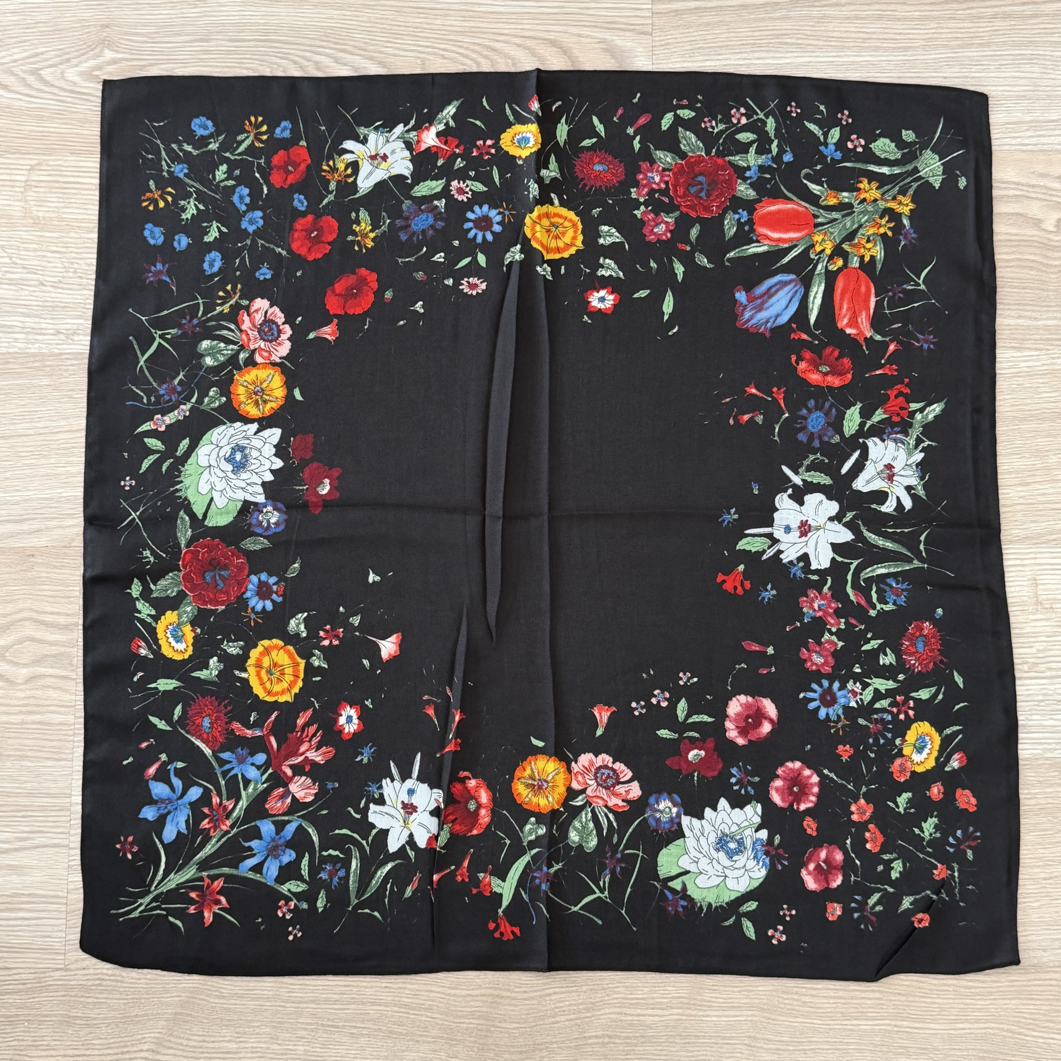 Siyah Çiçek Desenli Pamuklu Şal 70*70cm