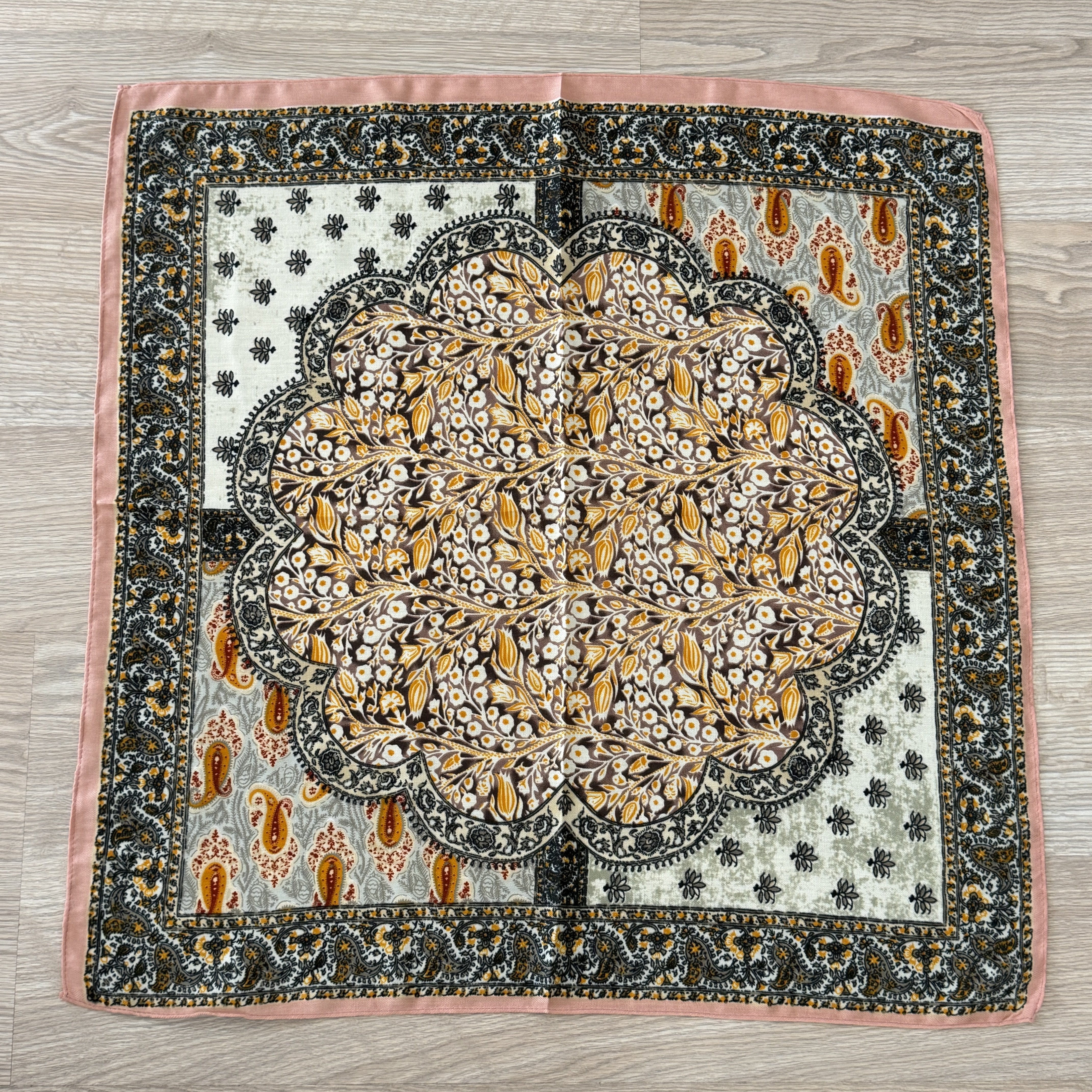 Etnik Desenli Pamuklu Şal 70*70cm