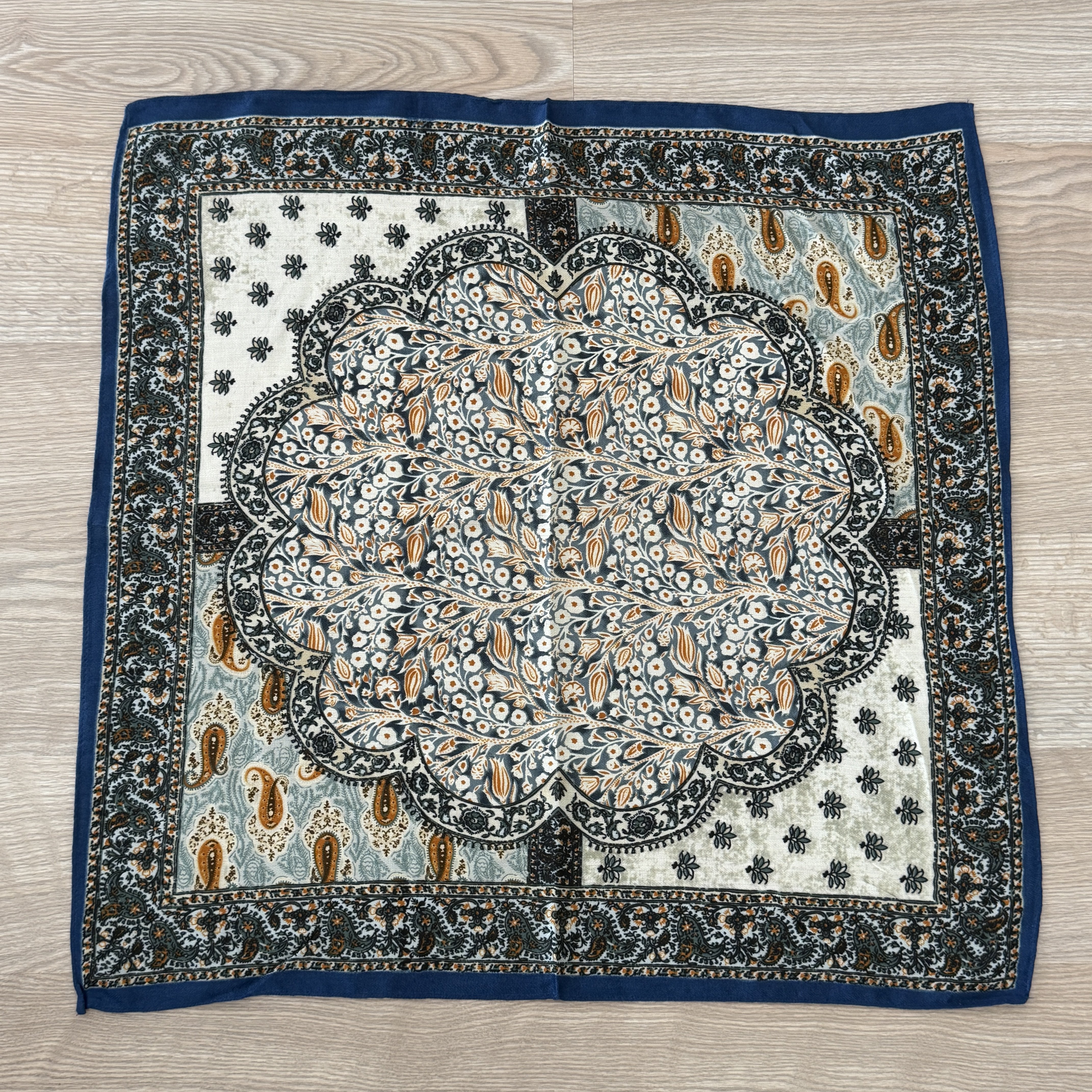 Lacivert Etnik Desenli Pamuklu Şal 70*70cm