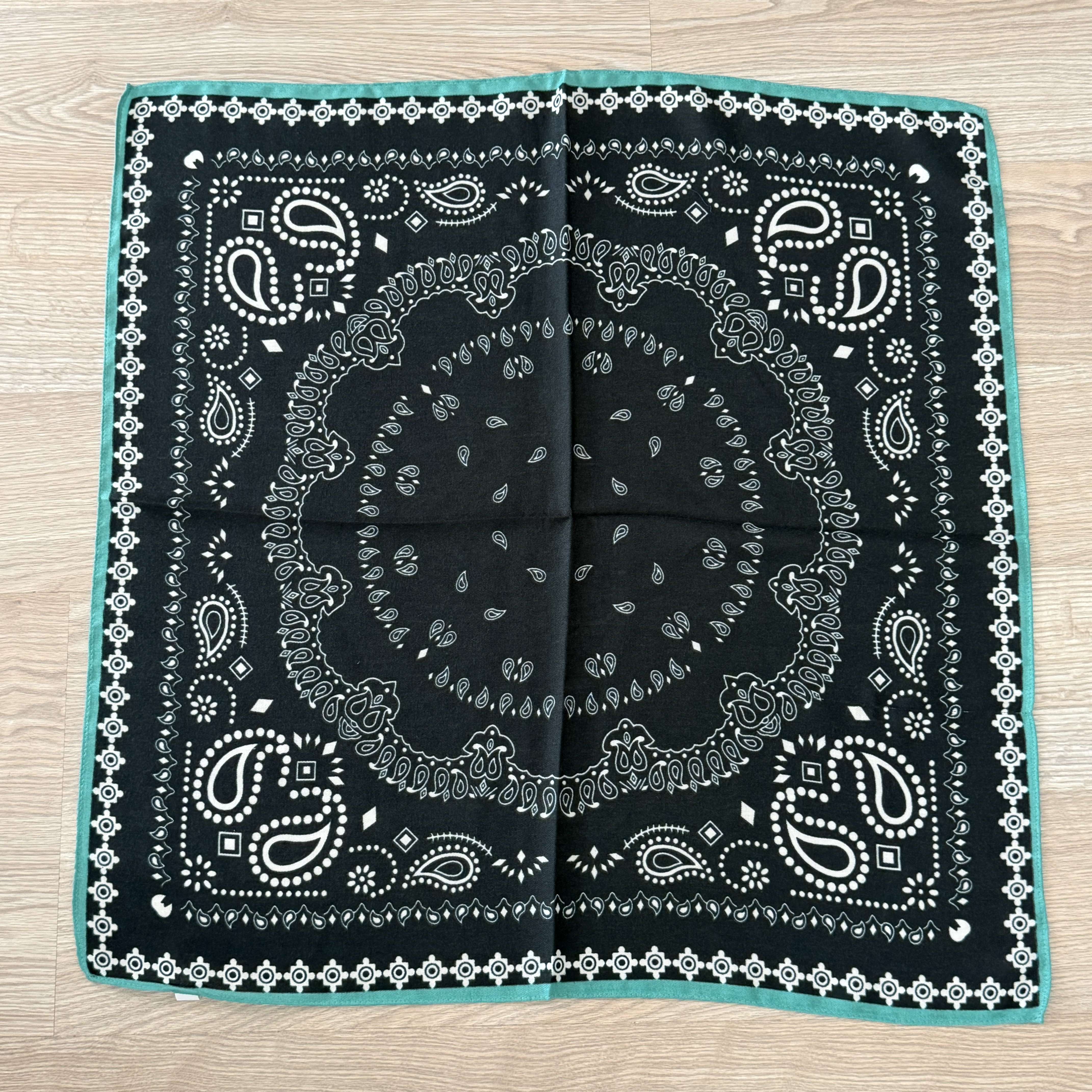 Etnik Desenli Yeşil Pamuklu Şal 70*70cm