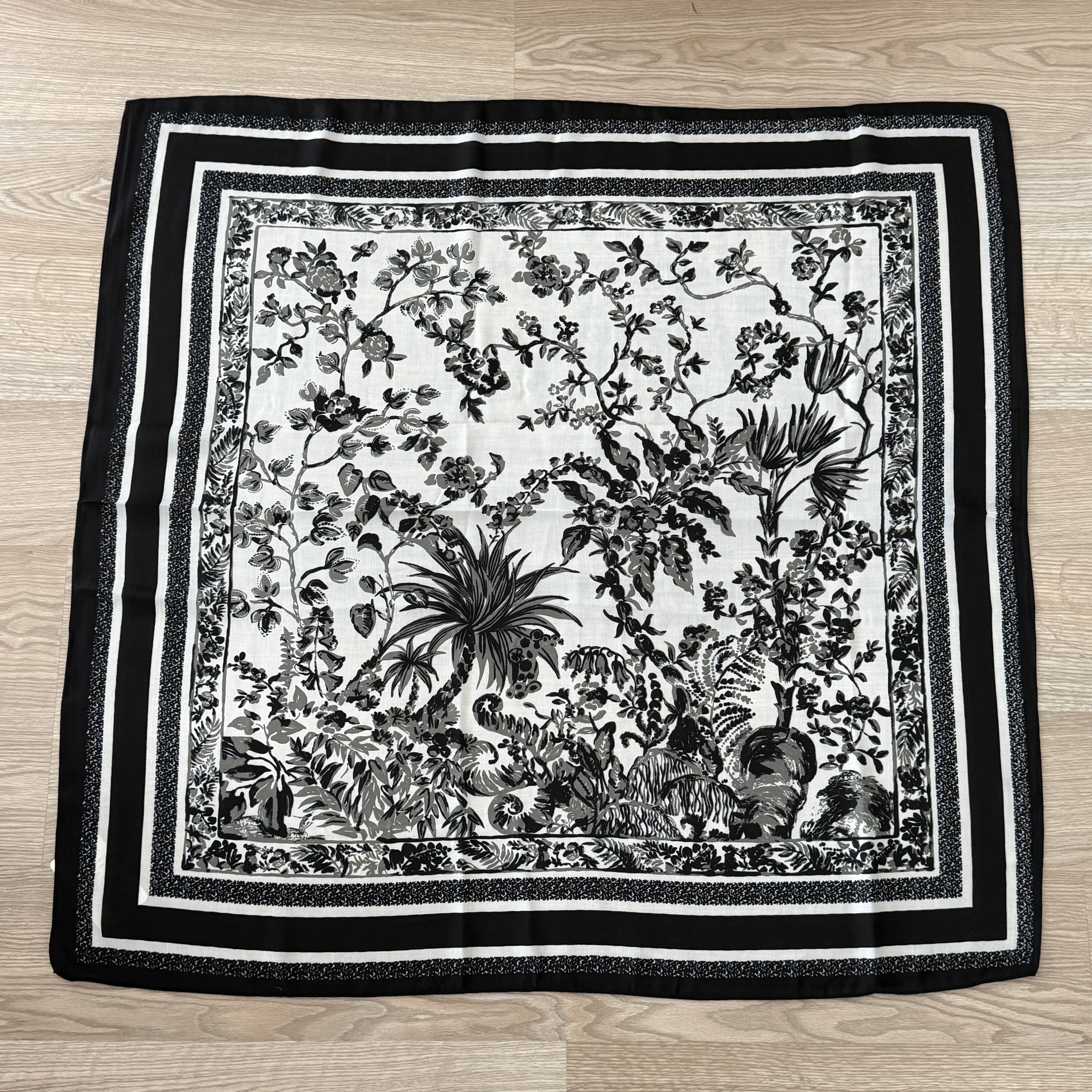 Siyah Çiçekli Pamuklu Şal 90*90cm