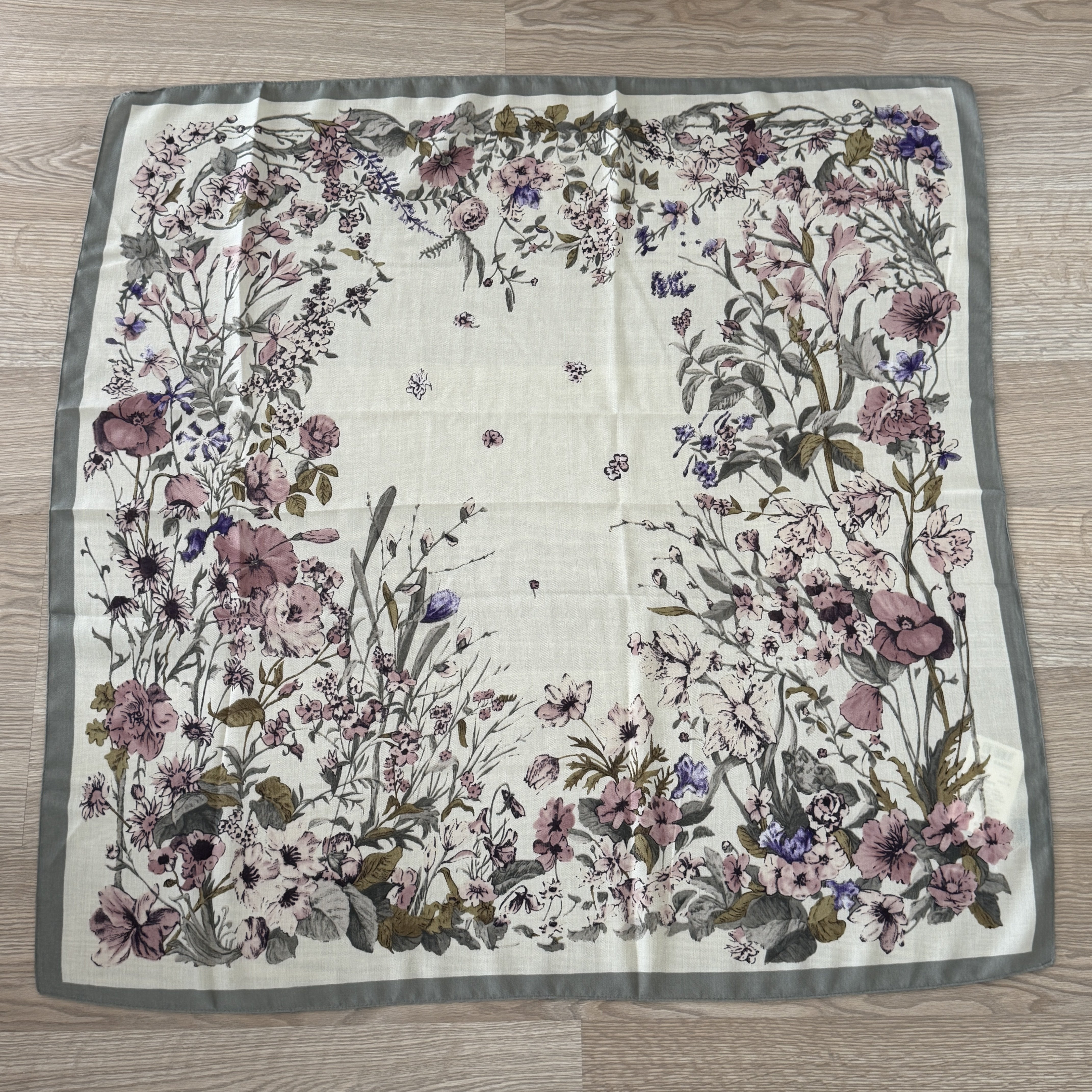 Gri Pembe Çiçekli Pamuklu Şal 90*90cm
