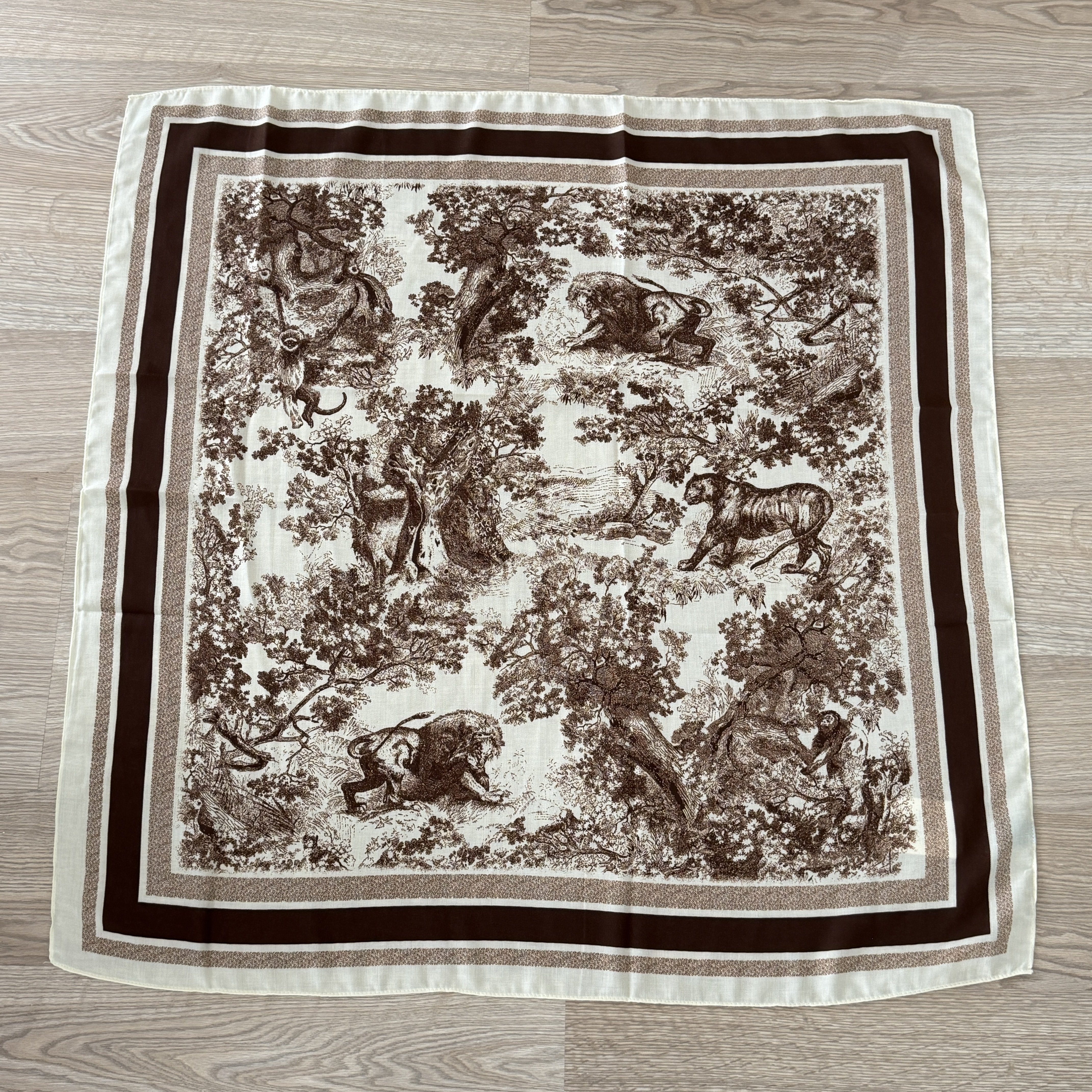 Kahve Krem Hayvan Desenli Pamuklu Şal 90*90cm
