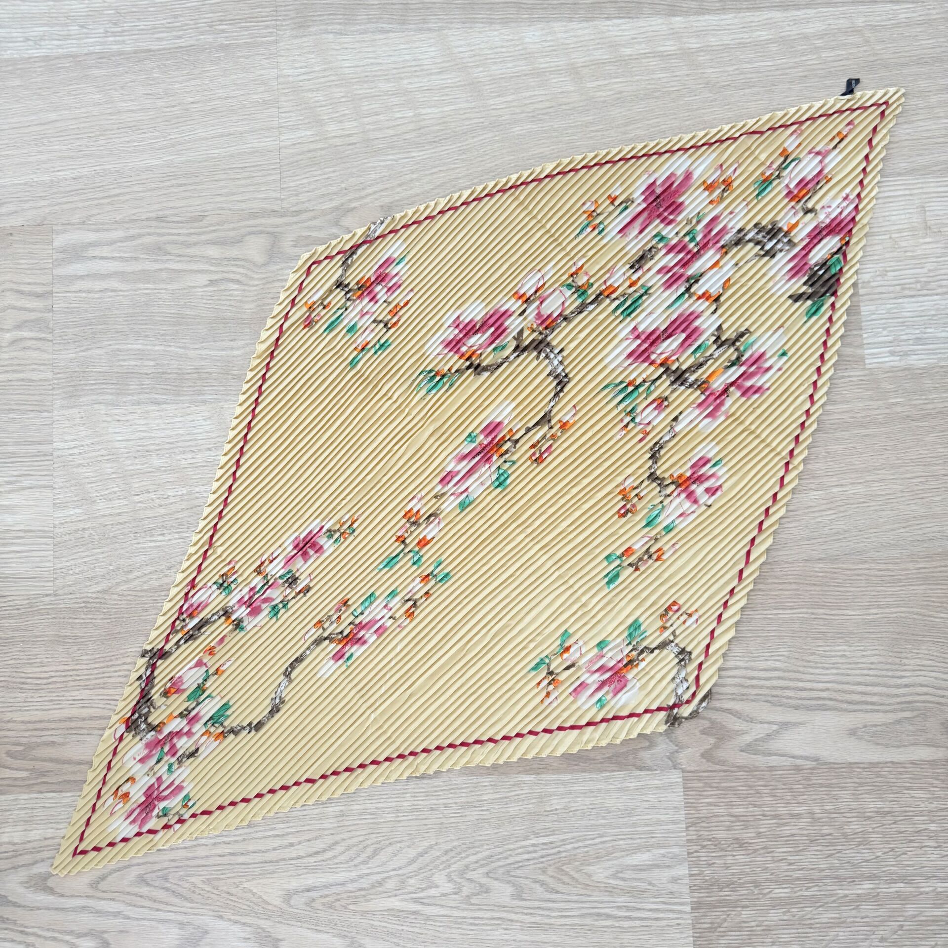 Bahar Dalı Desenli İpek Saten Fular (70*70cm)