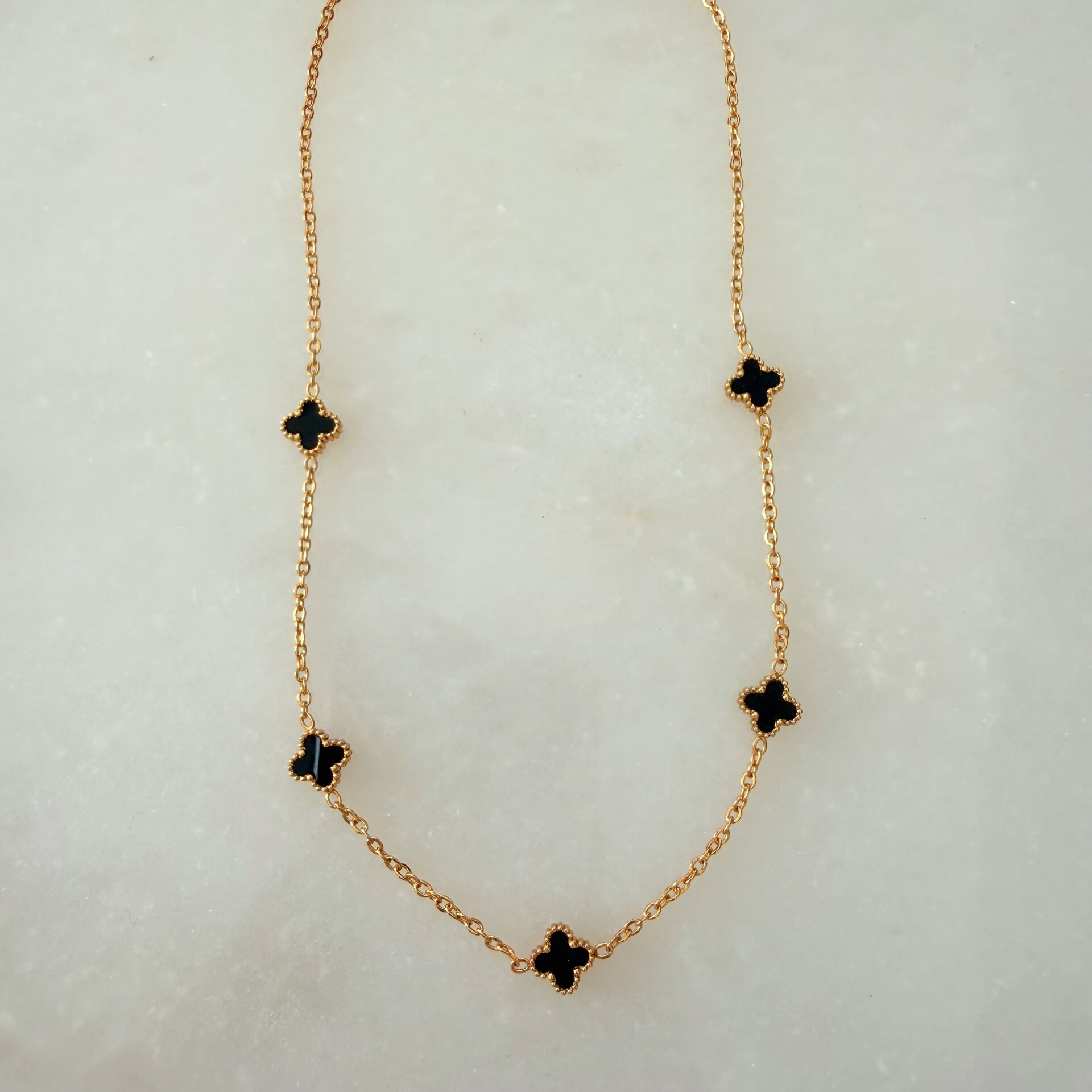 Çelik Siyah Minimal Yonca Kolye