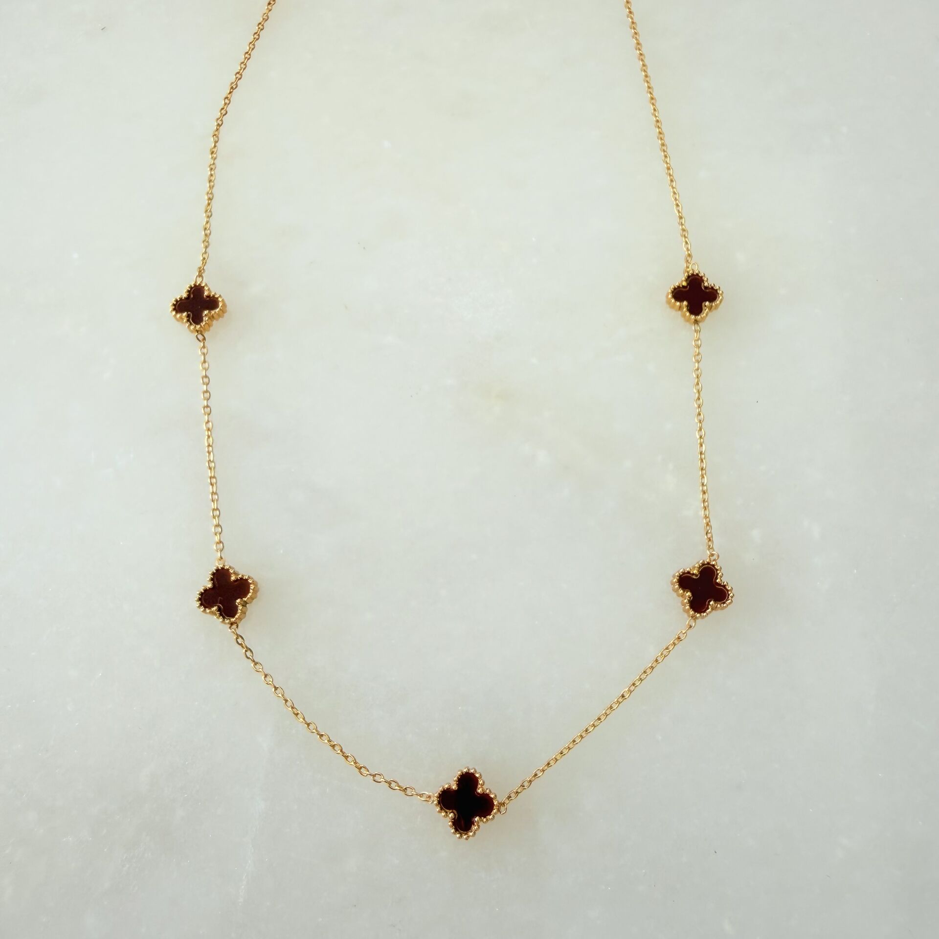 Çelik Bordo Minimal Yonca Kolye