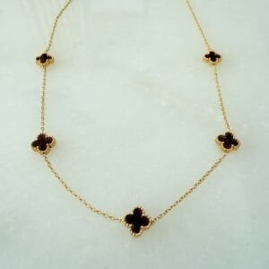 Çelik Bordo Minimal Yonca Kolye