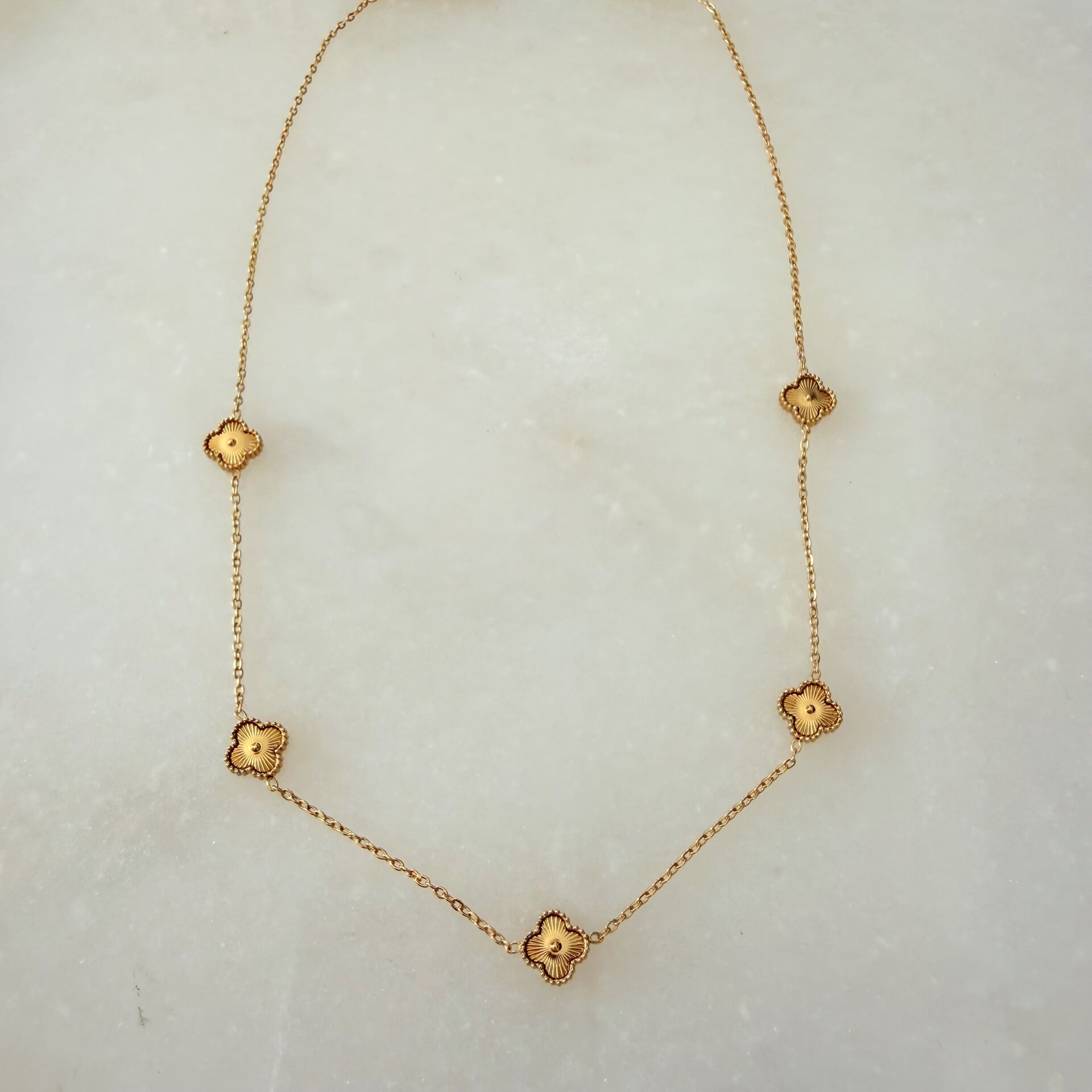 Çelik Gold Minimal Yonca Kolye