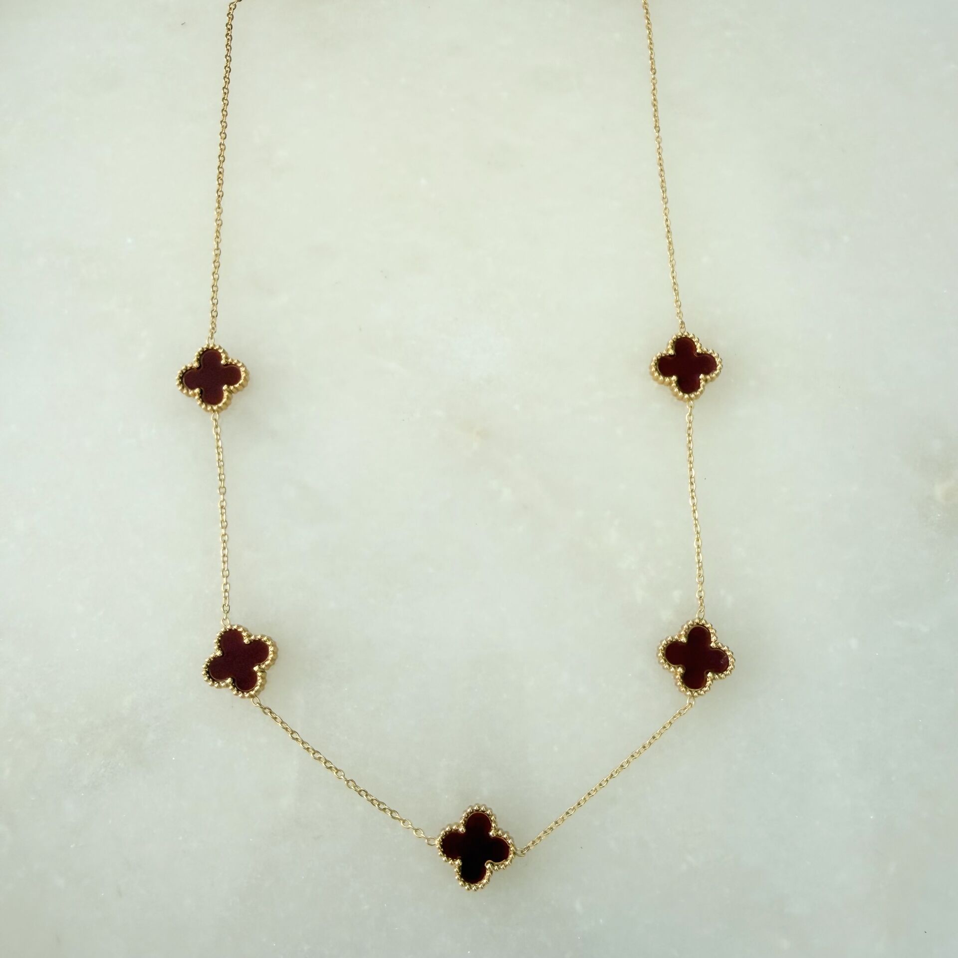 Çelik Bordo Yonca Kolye