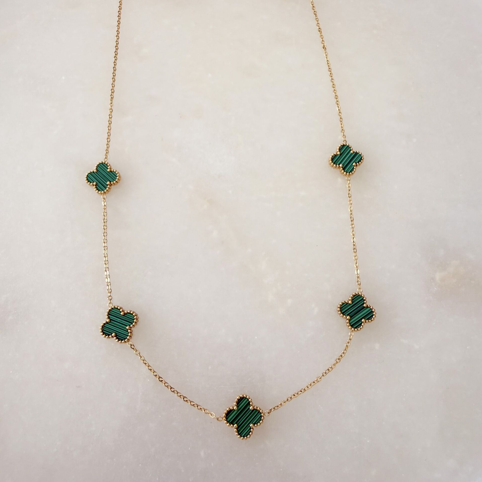 Çelik Yeşil Yonca Kolye