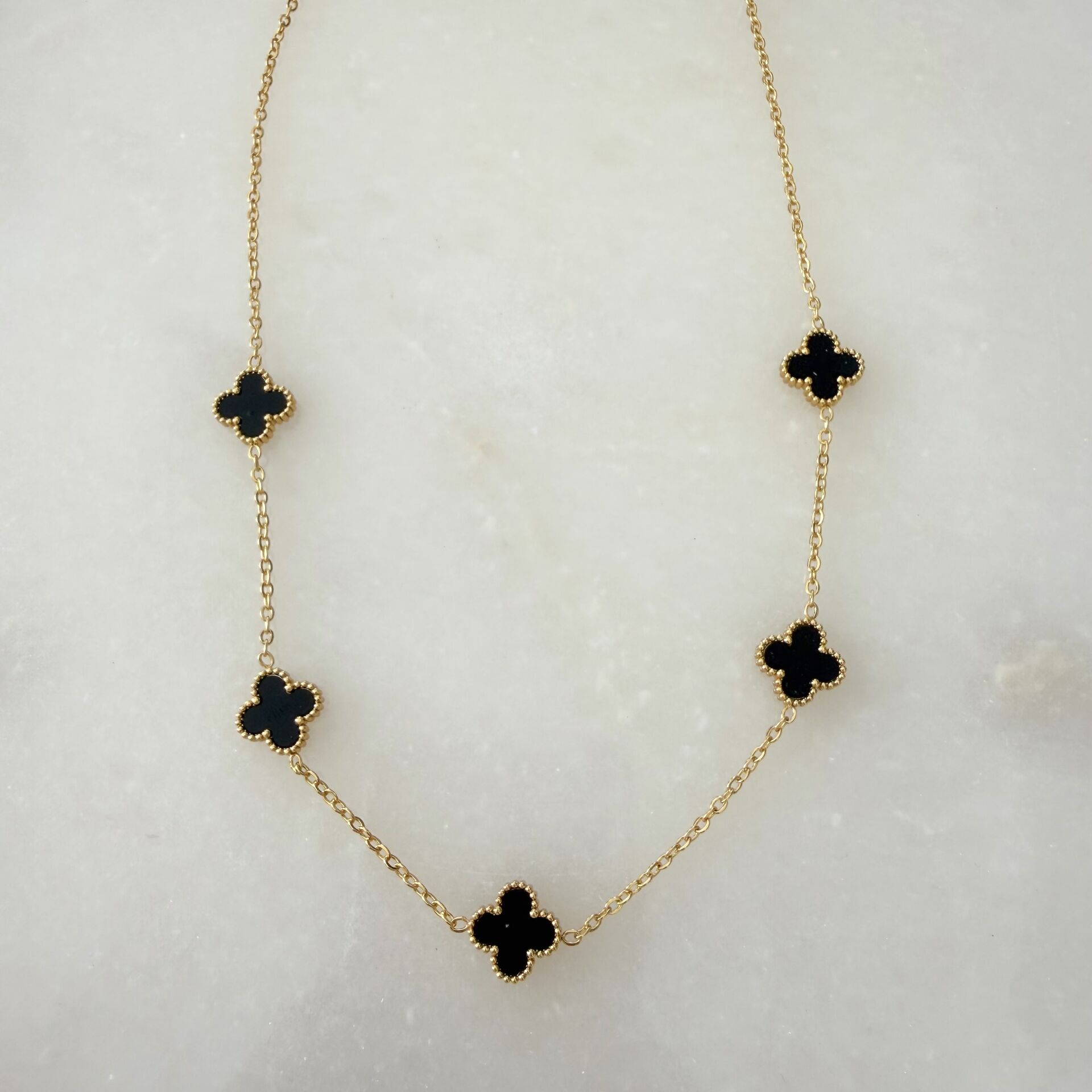 Çelik Siyah Yonca Kolye