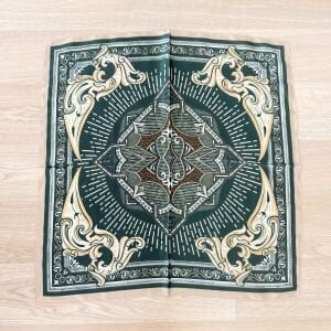 Yeşil Etnik Desenli İpek Saten Fular (70*70)