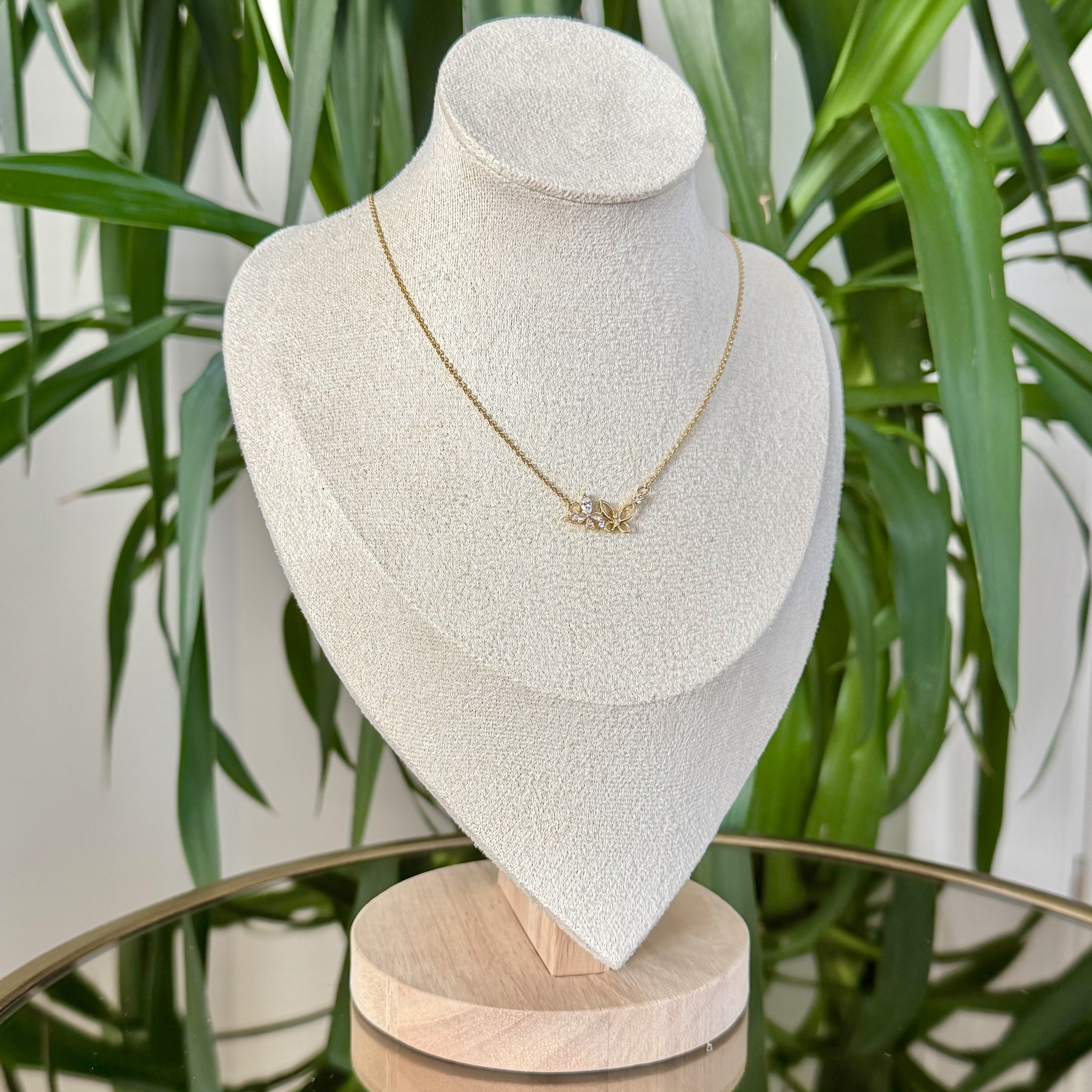 Özel Seri Taşlı Kelebek Kolye