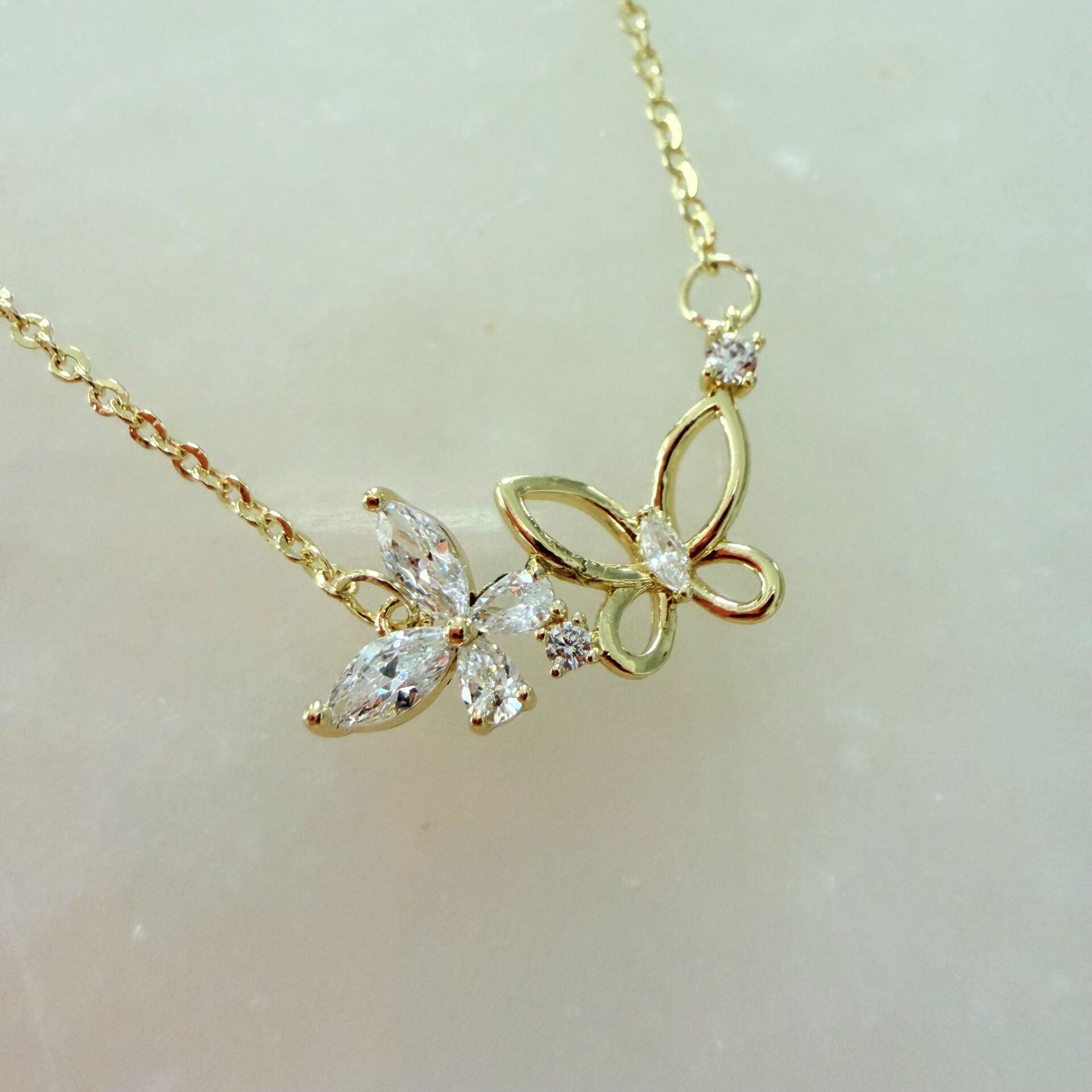 Özel Seri Taşlı Kelebek Kolye