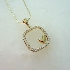 Özel Seri Kalp Detaylı Kare Taşlı Kolye