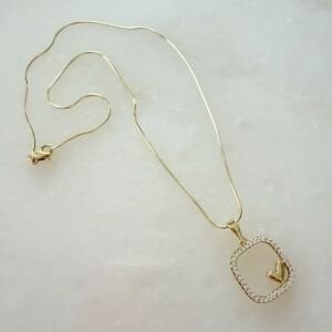 Özel Seri Kalp Detaylı Kare Taşlı Kolye