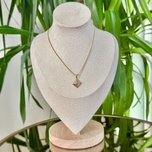 Özel Seri Taş Detaylı Prizma Kolye