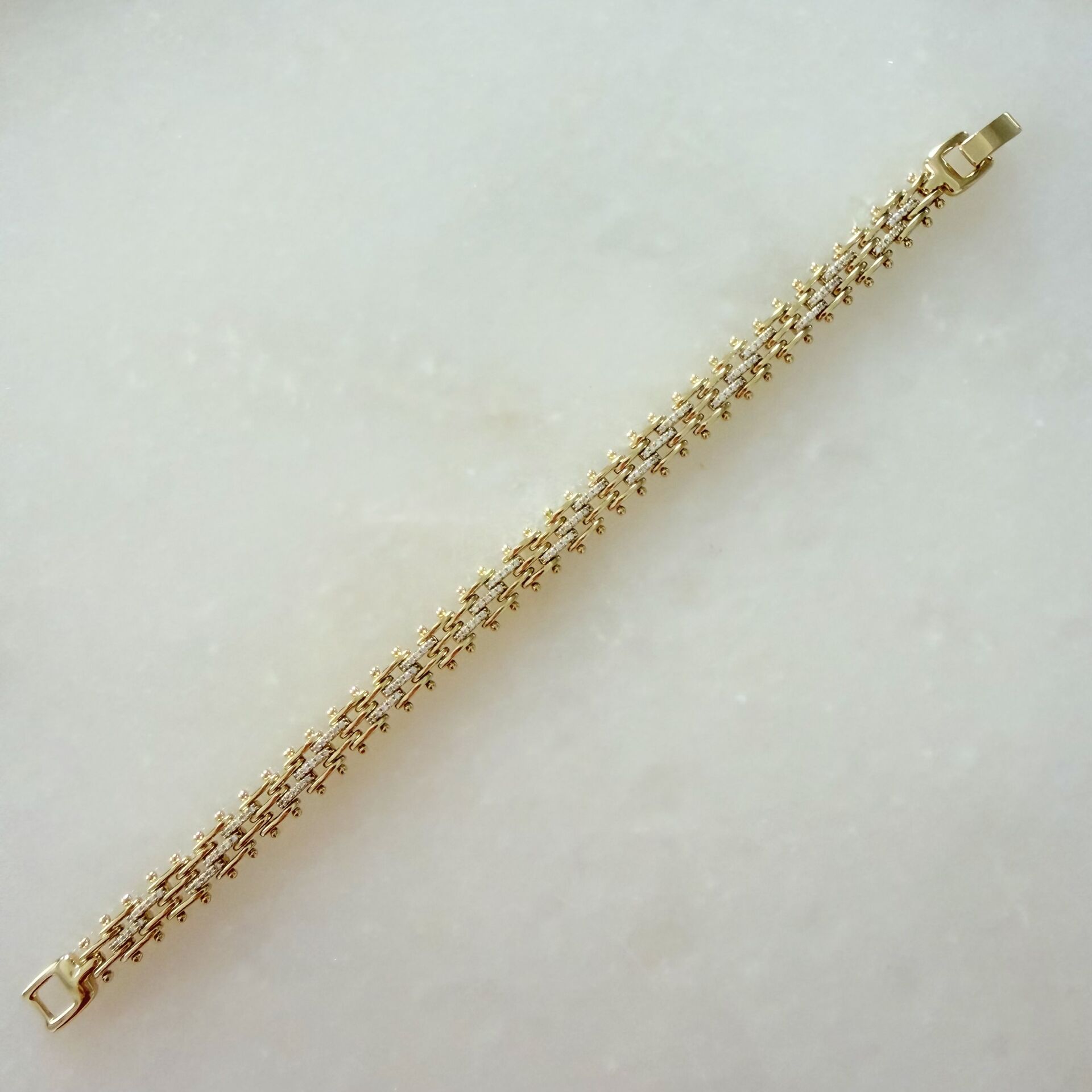 Özel Seri Taşlı Kenarları Topçuklu Bileklik