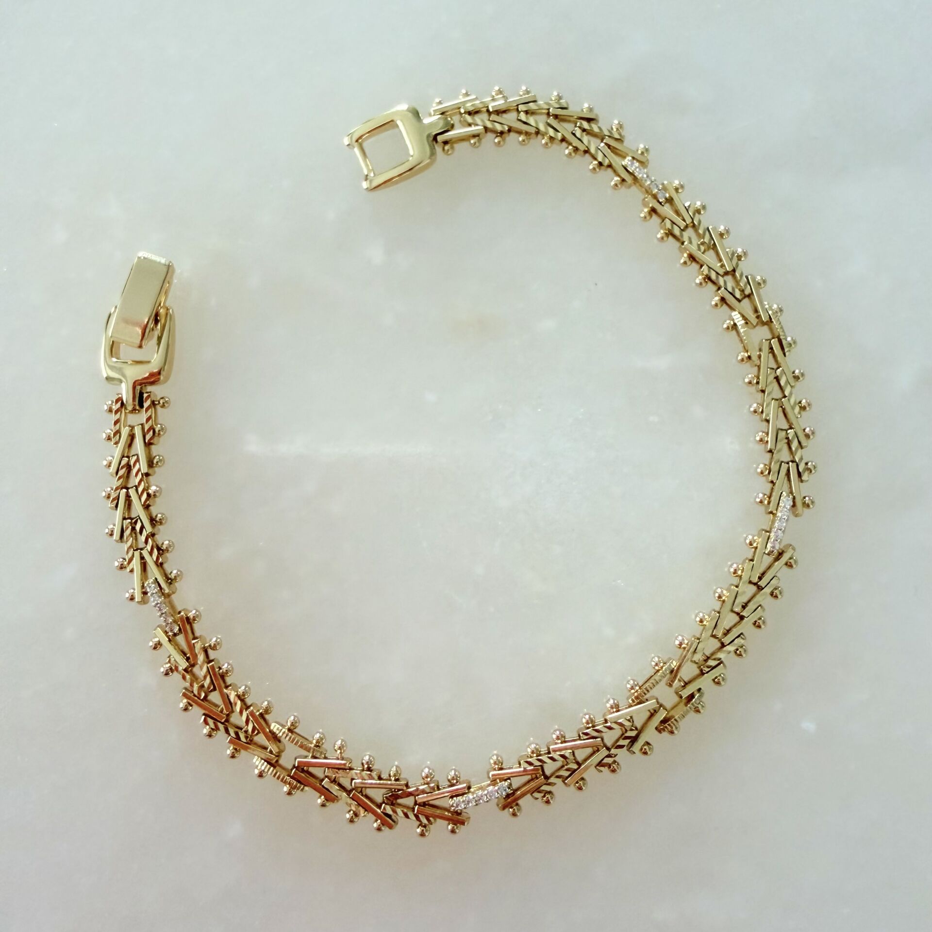 Özel Seri V Model Bileklik