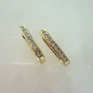 Özel Seri Taşlı Oval Küpe