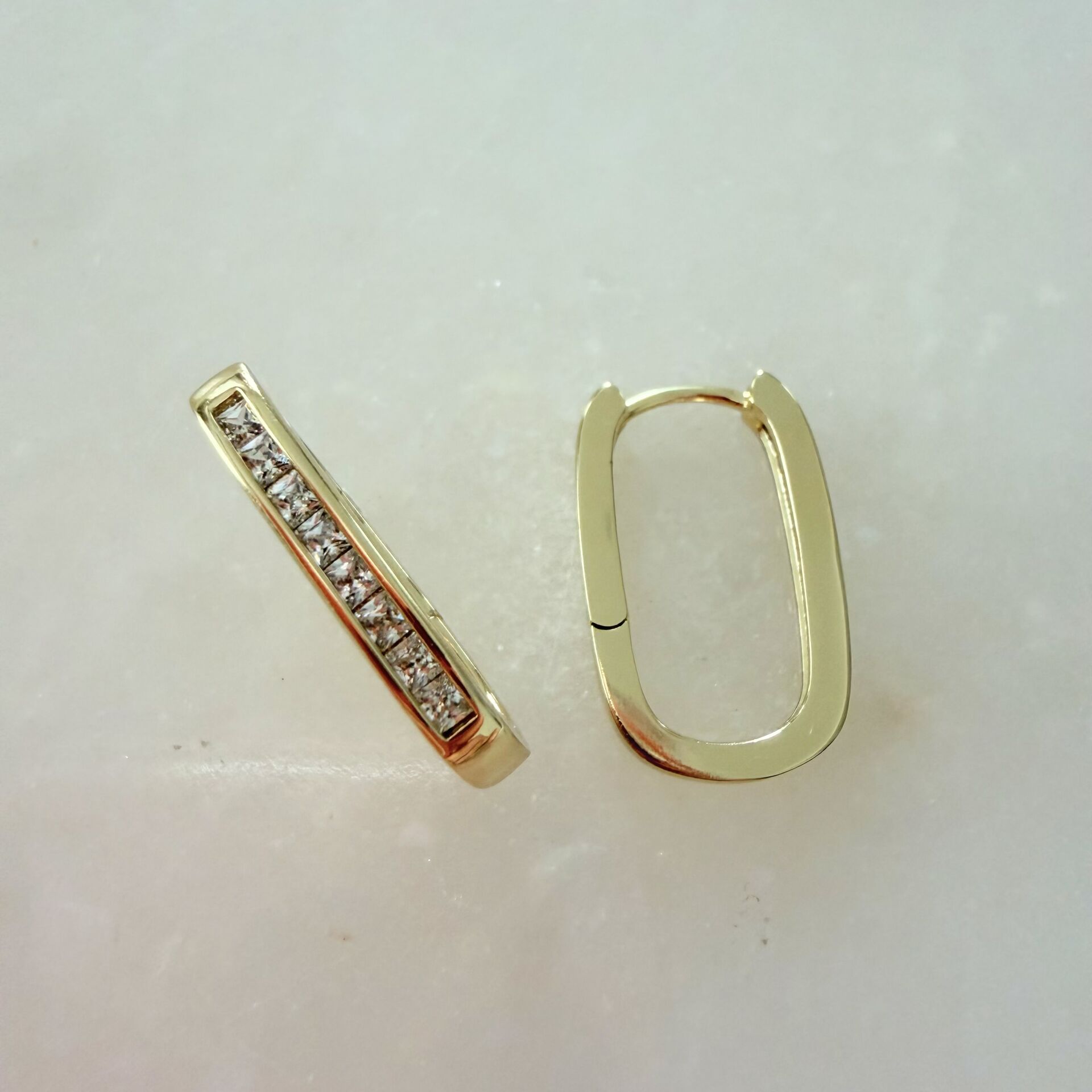 Özel Seri Taşlı Oval Küpe