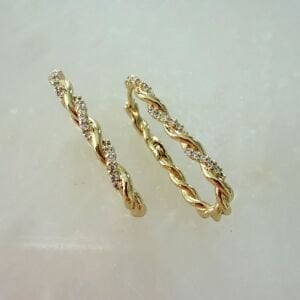 Özel Seri Taş Detaylı Burgu Oval Küpe