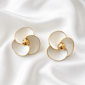 Beyaz Çiçek Küpe