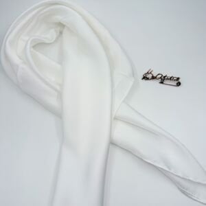 M.Kemal Atatürk İmza Broş -Beyaz İpek Saten Fular Kombin