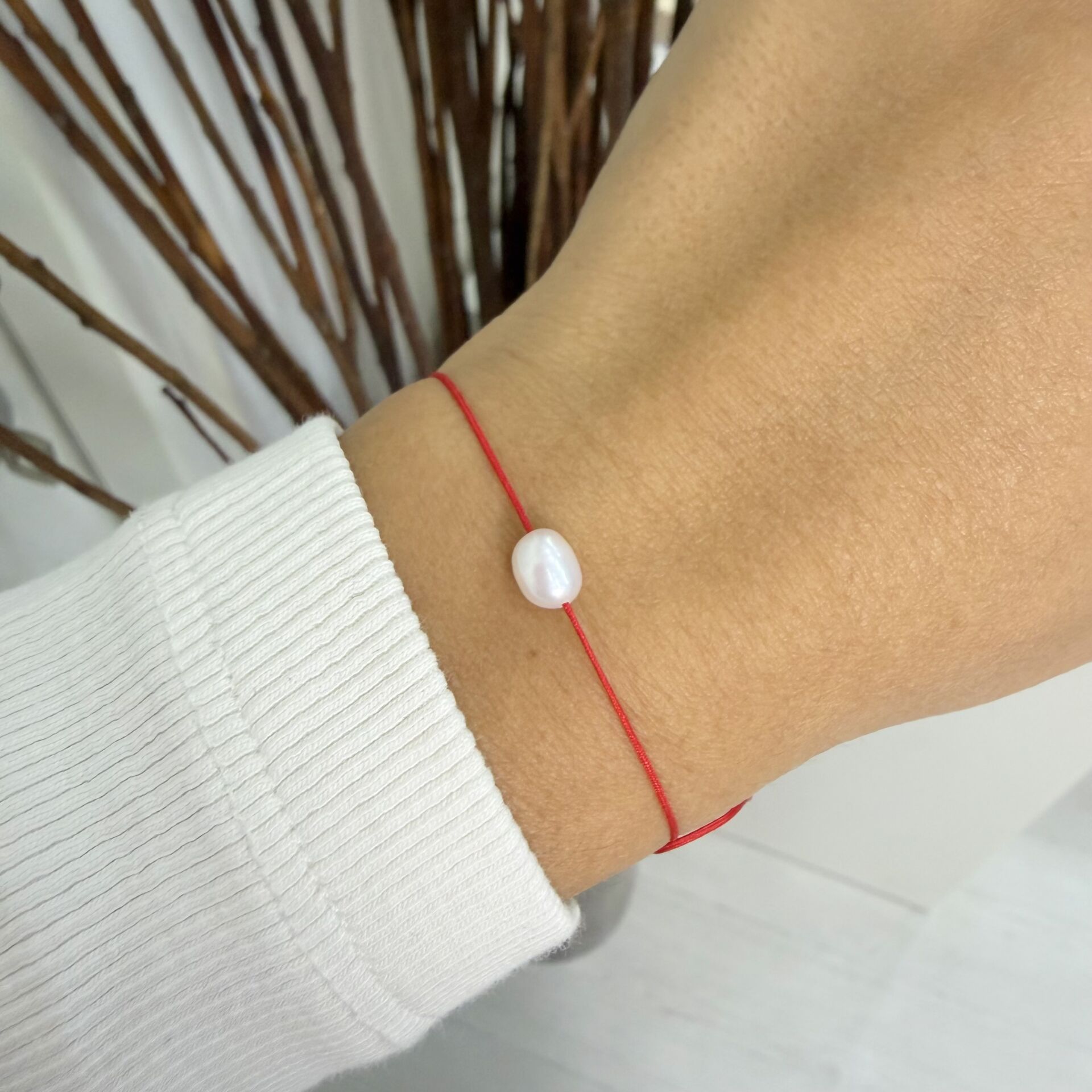 İncili Kırmızı İp Bileklik