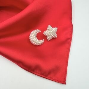 İncili Ay Yıldız Küpe Kırmızı İpek Saten Fular Kombin