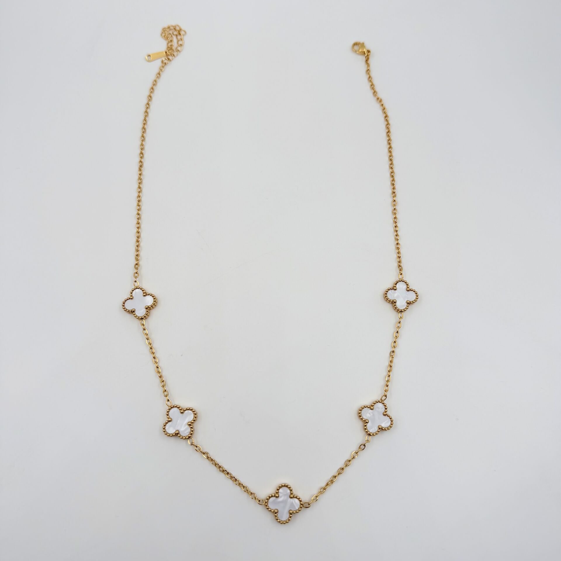 Çelik Beyaz Yonca Kolye